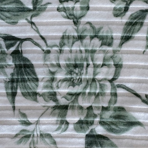 NEW CHASER Rose Print Toile Flare Leg Pull-on Pants Smocked Waist Size Small - Picture 3 of 9